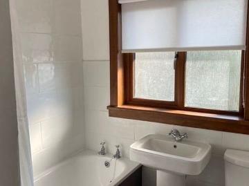 2 bedroom house in Glasgow