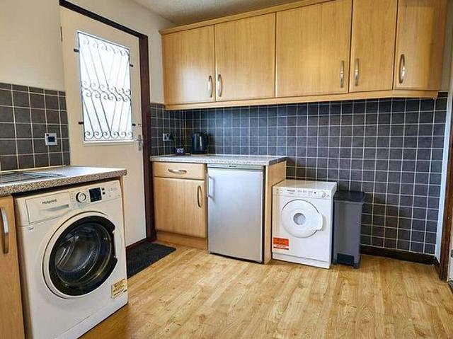 2 bedroom house in Glasgow