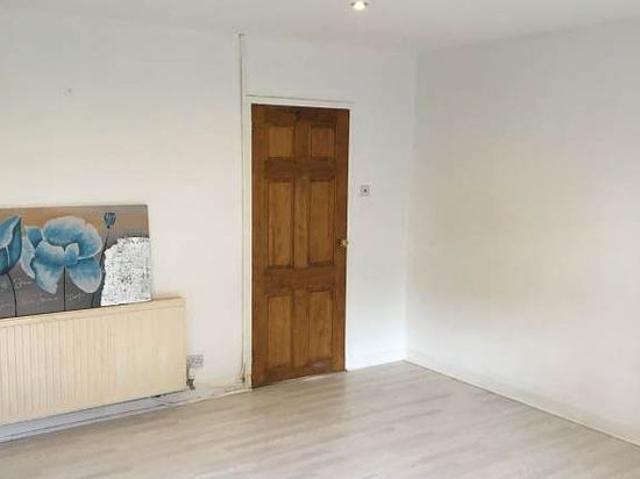 2 bedroom house in Glasgow