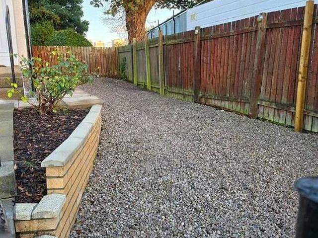 2 bedroom house in Glasgow