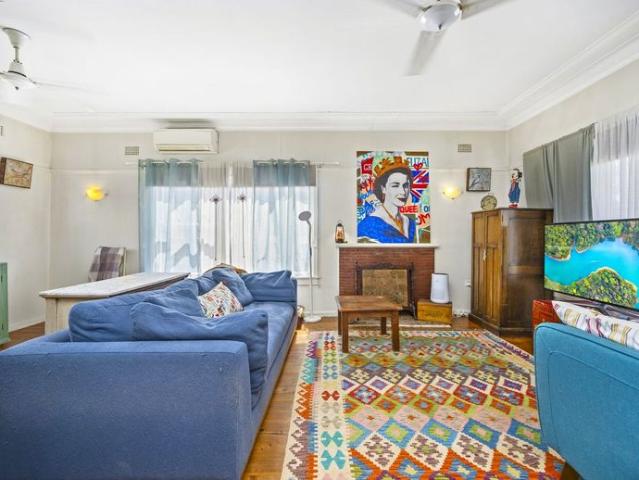2 BEDROOM HOUSE IN GREAT LOCATION