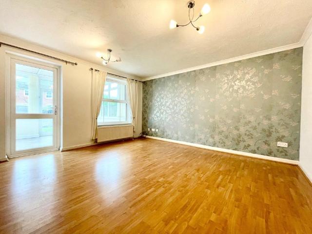 2 bedroom House in Donaldson Way, Reading