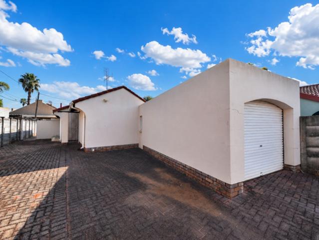 2 Bedroom House in Doornpoort