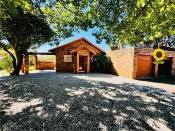 2 Bedroom House in Doornpoort