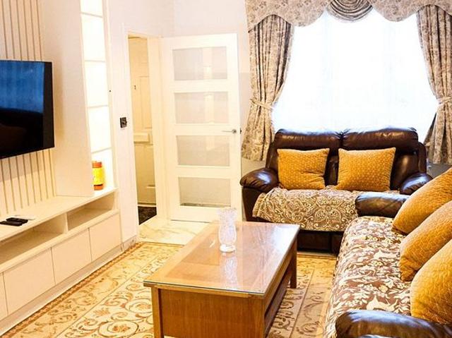 2 bedroom house in Edgware
