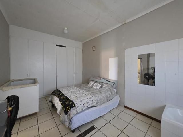 2 Bedroom House in Ferreira Town