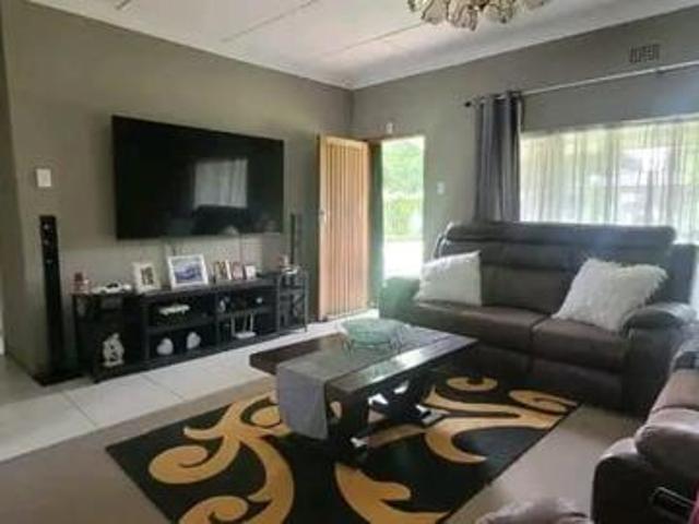 2 Bedroom House in Ficksburg