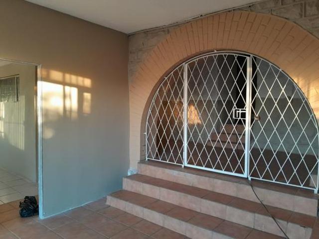 2 Bedroom House in Kensington