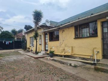 2 Bedroom House in Kensington