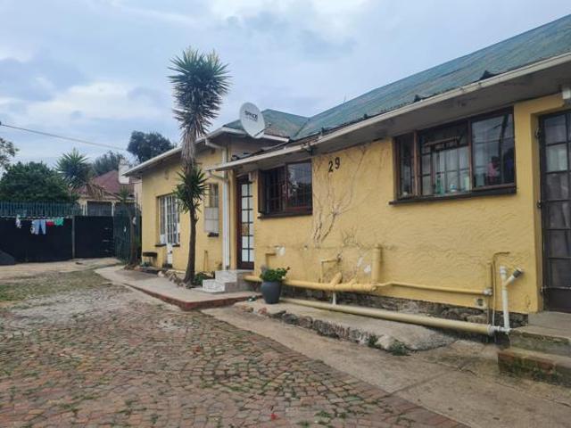 2 Bedroom House in Kensington
