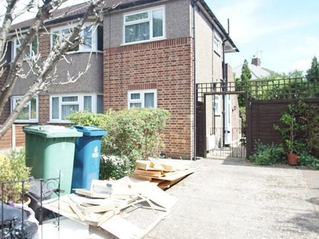 2 bedroom house in Harrow