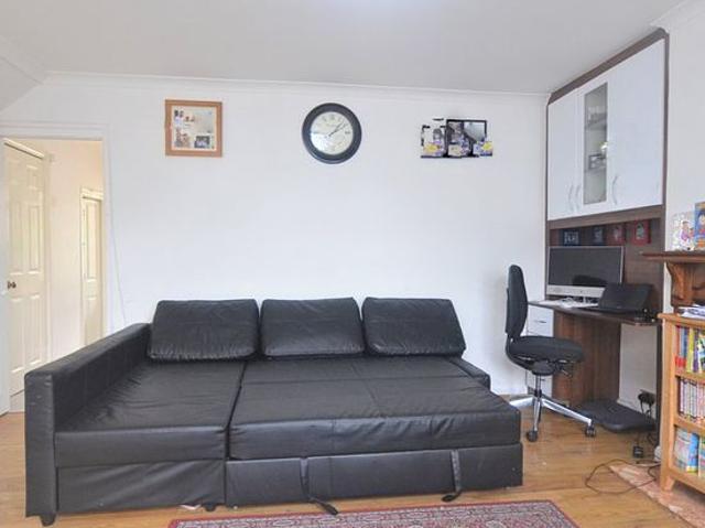 2 bedroom house in Ilford