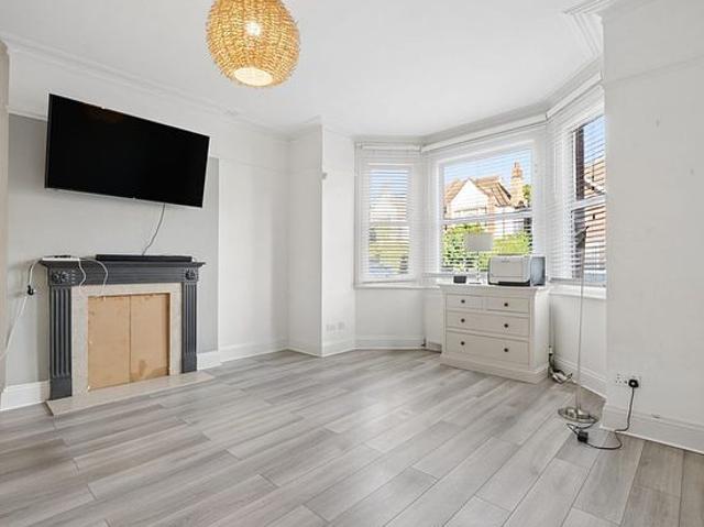2 bedroom house in Isleworth