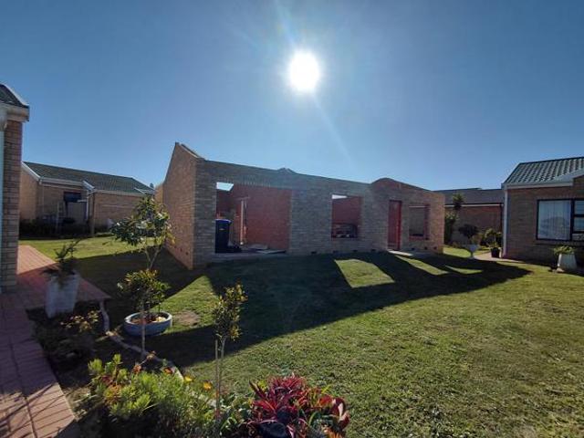 2 Bedroom House in Jeffreys Bay Central
