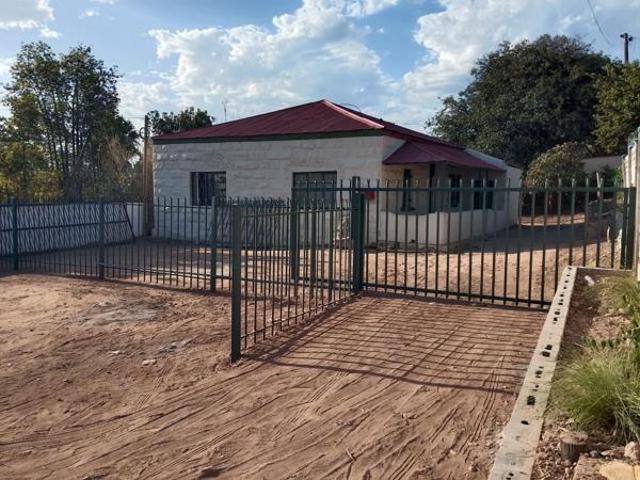 2 Bedroom House in Oudtshoorn North