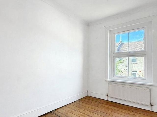 2 bedroom house in London