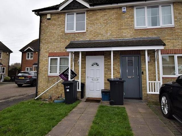 2 bedroom house in London