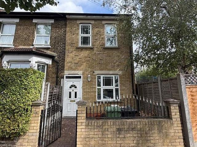 2 bedroom house in London