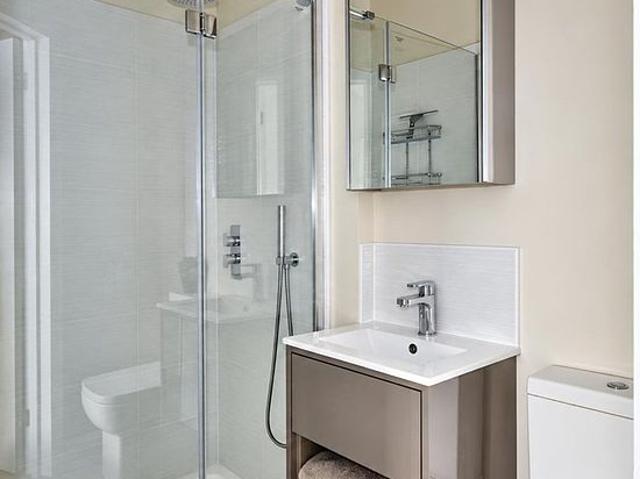 2 bedroom house in London