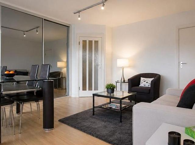 2 bedroom house in London