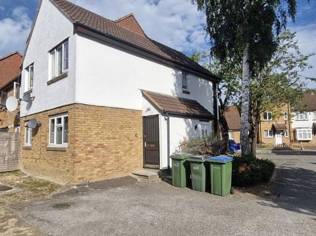 2 bedroom house in London
