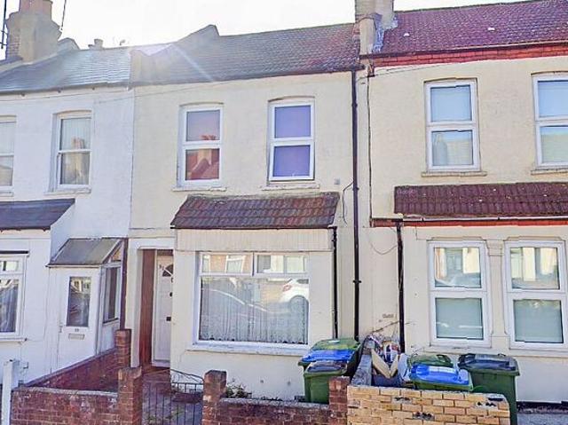 2 bedroom house in London