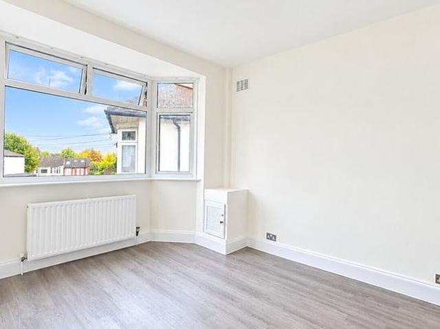 2 bedroom house in London