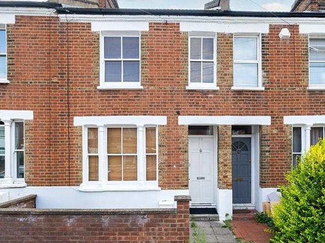 2 bedroom house in London