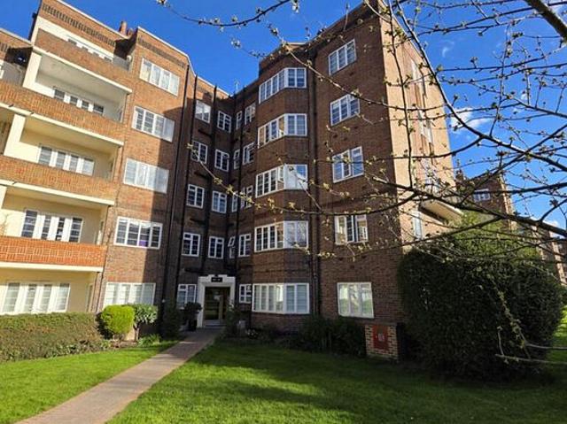 2 bedroom house in London