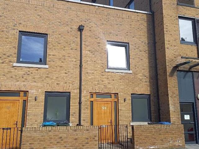 2 bedroom house in London
