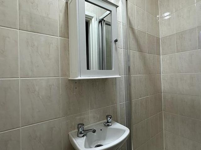 2 bedroom house in London