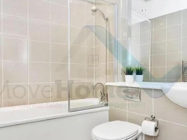 2 bedroom house in London