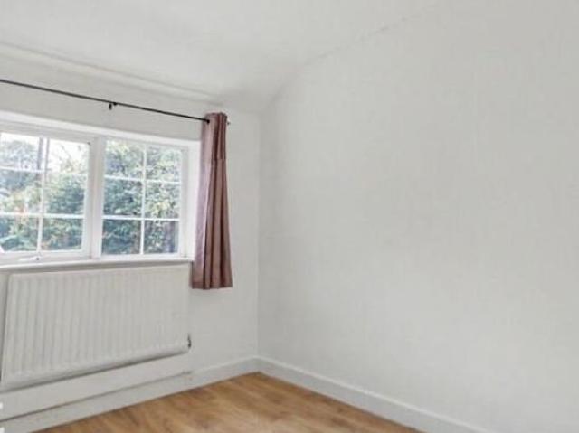 2 bedroom house in London