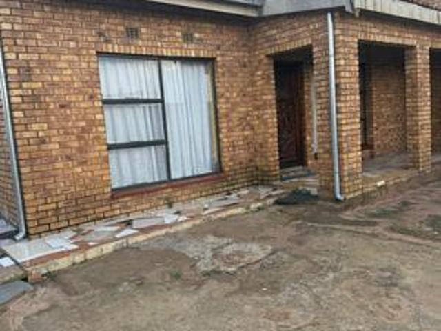 2 bedroom house in langaville!