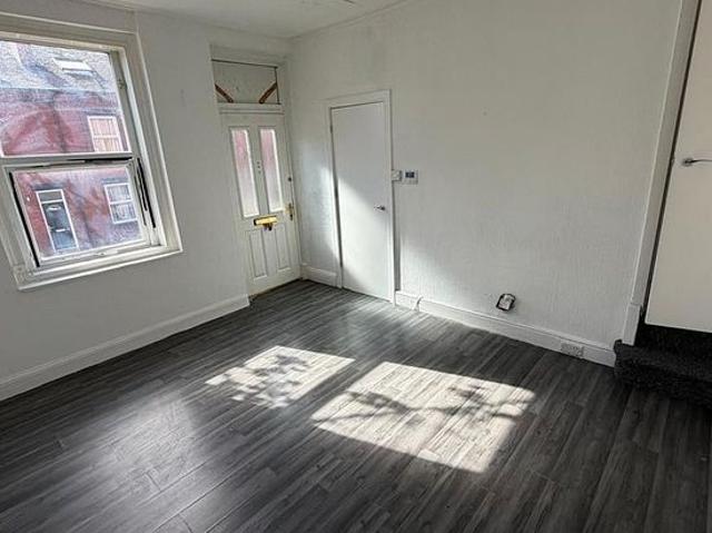 2 bedroom house in Leeds