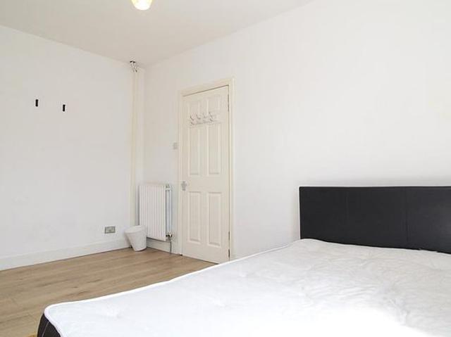 2 bedroom house in Leeds