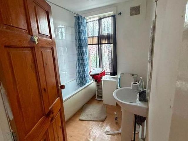 2 bedroom house in Leeds