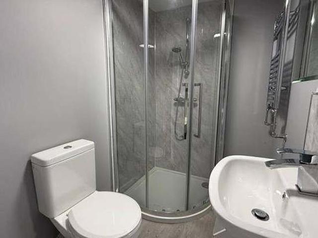 2 bedroom house in Leeds