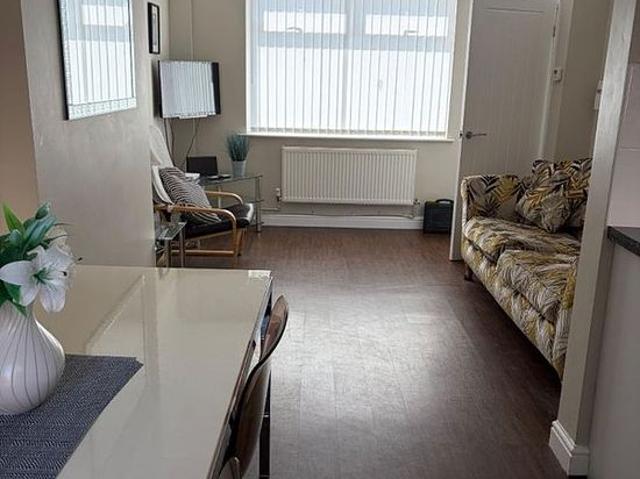 2 bedroom house in Liverpool