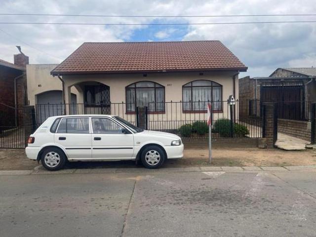 2 Bedroom House in Meadowlands