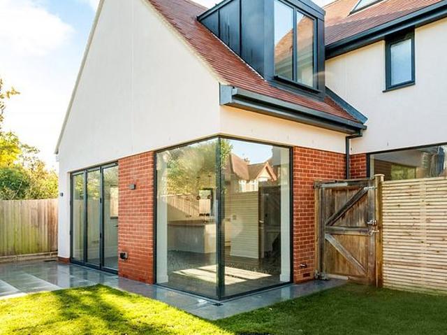 2 bedroom house in New Malden