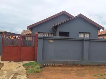 2 Bedroom House in Soshanguve Vv