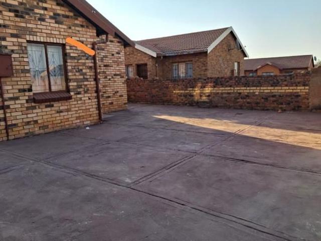 2 Bedroom House in Soshanguve Ff