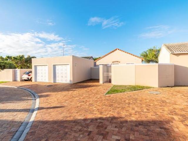 2 Bedroom House in Sunningdale