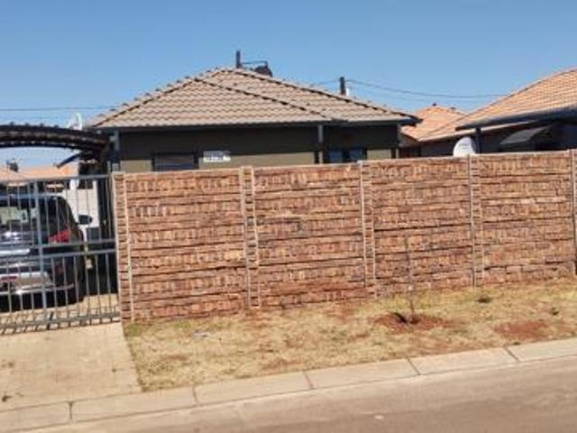 2 Bedroom House in Protea Glen