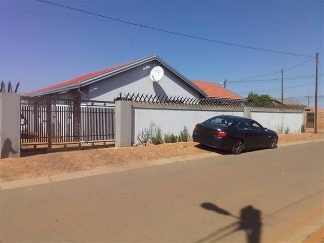 2 Bedroom House in Protea Glen