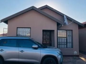 2 Bedroom House in Protea Glen