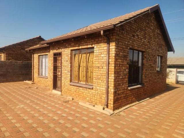 2 Bedroom House in Protea Glen