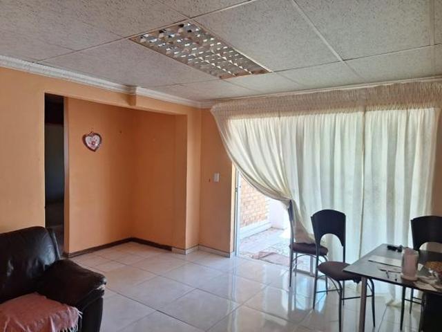 2 Bedroom House in Roodepan