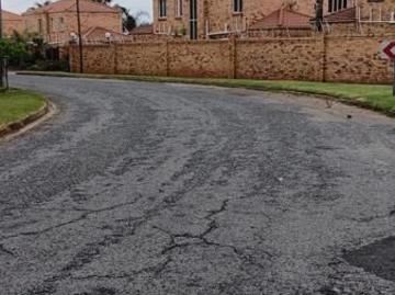 2 Bedroom House in Roodepoort North